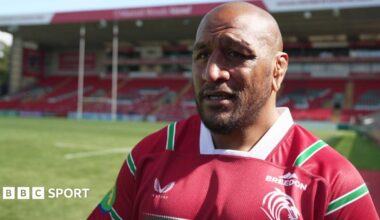 Mako Vunipola pitchside at Mattioli Woods Welford Road Stadium