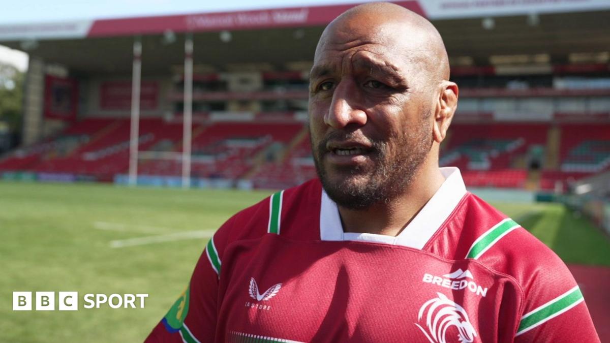 Mako Vunipola pitchside at Mattioli Woods Welford Road Stadium