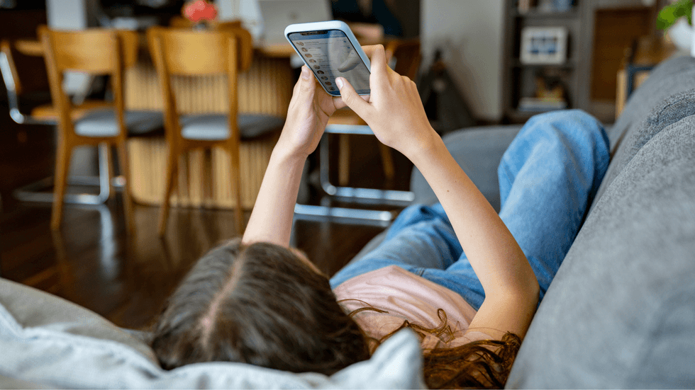 Child using social media