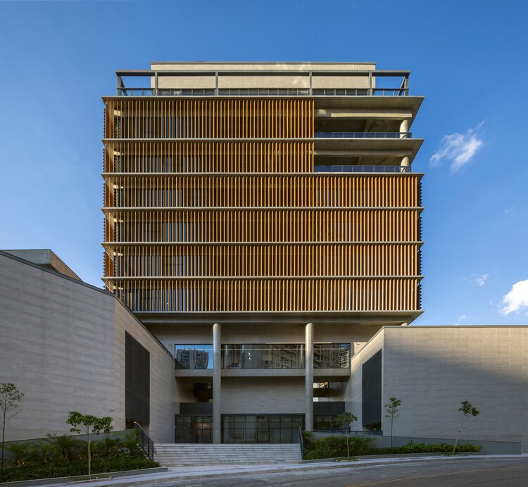 Bernoulli College Vale do Sereno / BCMF Arquitetos - Image 1 of 77