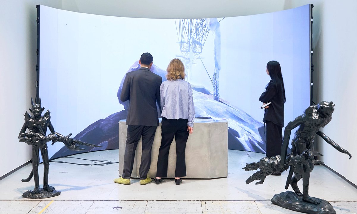 Amid volatile Korean economy, galleries at Frieze Seoul and Kiaf opt for cautious pricing and fresh faces - The Art Newspaper