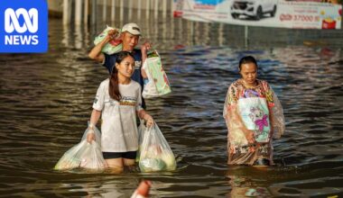 Residents brave floodwater for supplies after Bangkok inundated