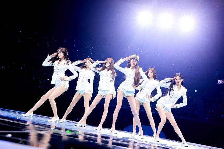K-pop girl group IVE performs during its fourth fan concert, 'DIVE into IVE,' held at Inspire Arena in Incheon, March 22. Courtesy of Starship Entertainment