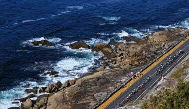 2024 Vuelta a Espa&ntilde;a: the peloton rides along the Spanish coastline on stage 10
