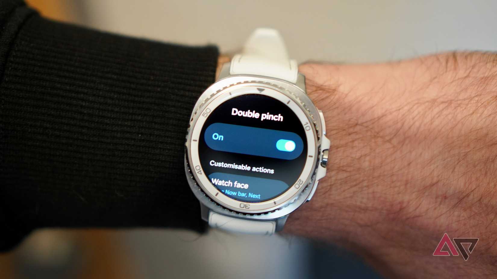 Double Pinch on the Samsung Galaxy Watch 8 Classic