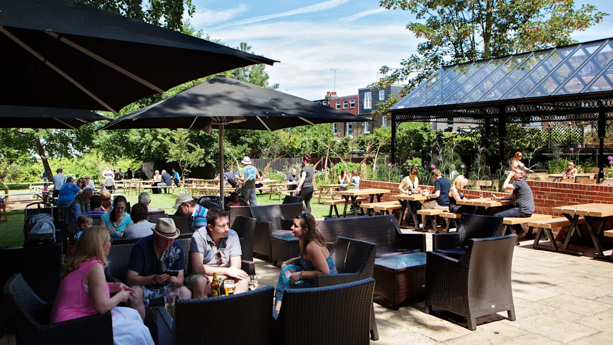 UK economic growth set to peter out as consumers swap shops for pubs