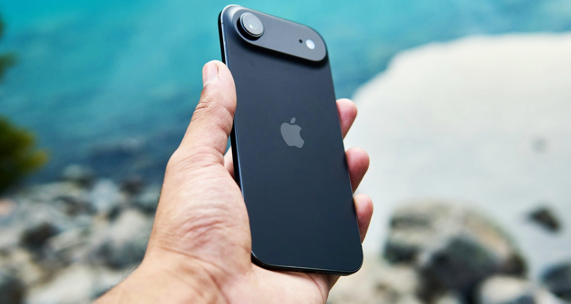 Two iPhones, one number: Apple makes using multiple iPhones seamless