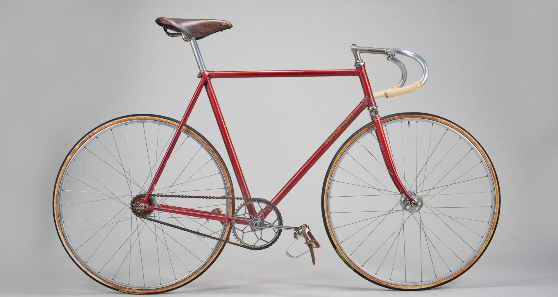 Built exclusively for top pros, this 1950s world title-winning pursuit bike was built by Raleigh's RP department