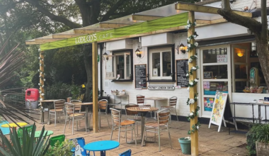 Loos Loos Cafe in Leaders Gardens in Putney
