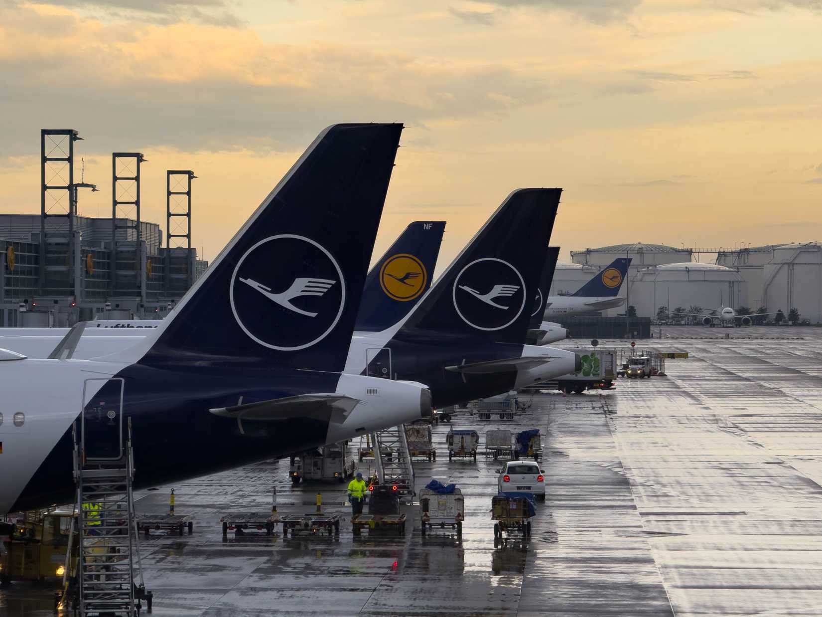 Lufthansa jets lined up at Frankfurt MC MEDIASTUDIO
