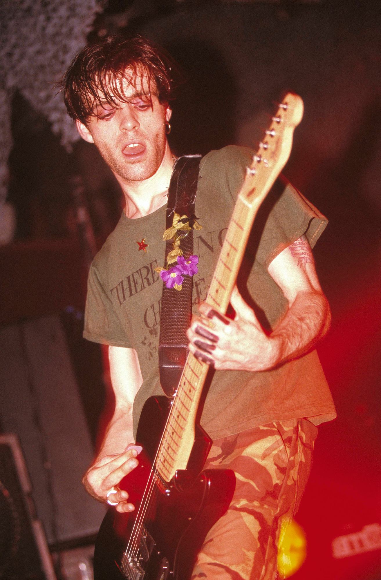 Richey Edwards performing with Manic Street Preachers in 1994 (Photo by Mick Hutson/Redferns)