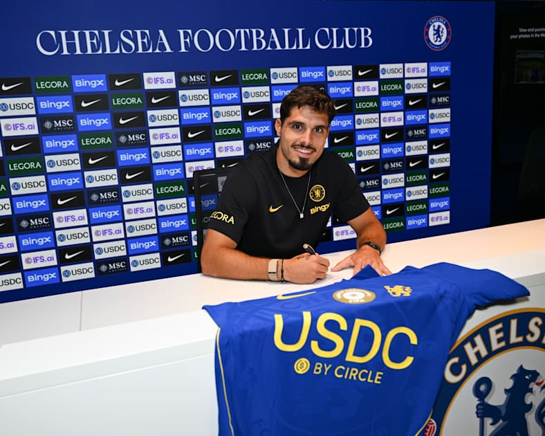 Pedro Neto signs new Chelsea contract | News | Official Site