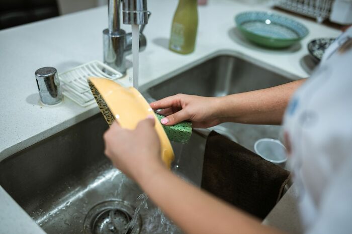 Aita For Not Doing The Dishes Because I'm Allergic?