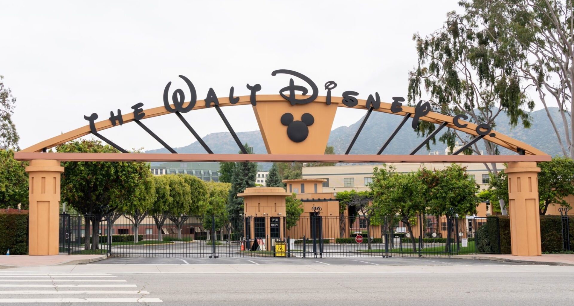 Disney Internal Memo Fuels Layoff Fears; "The Mouse" Makes AI Moves