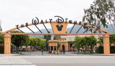 Disney Internal Memo Fuels Layoff Fears; "The Mouse" Makes AI Moves