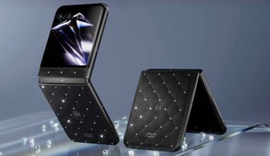 Motorola just released a Swarovski-studded Razr like it's 2006
