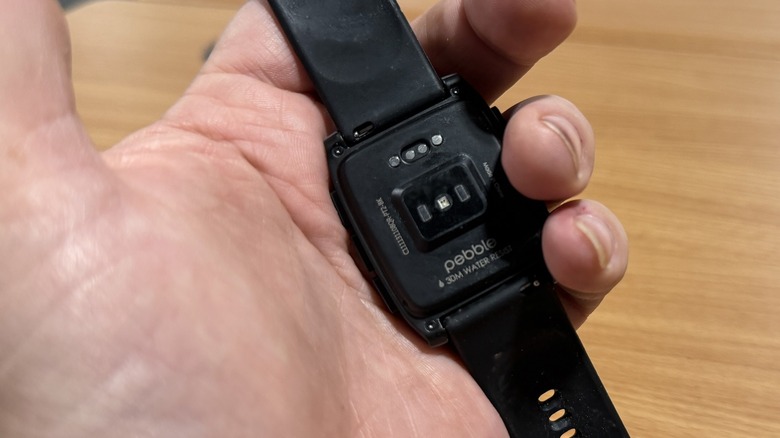 Man holding the Pebble Time 2