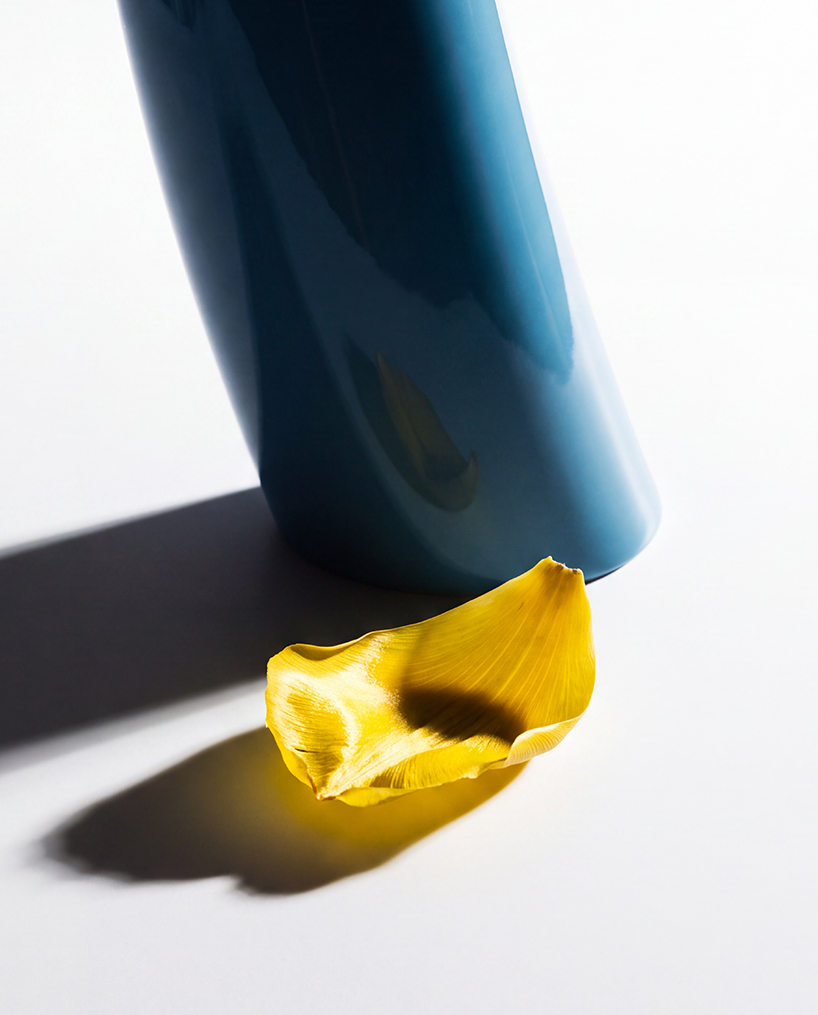 vita vase by houbi follows the full arc of a flowers life even as petals fall 2