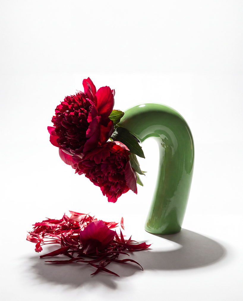 vita vase by houbi follows the full arc of a flowers life even as petals fall 4