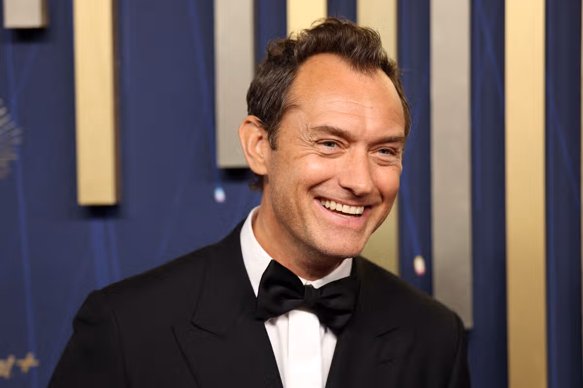 TOPSHOT - US actor Jude Law arrives for the 77th Primetime Emmy Awards at the Peacock Theatre at LA Live in Los Angeles on September 14, 2025. (Photo by Patrick T. Fallon/AFP) / RESTRICTED TO EDITORIAL USE (Photo by PATRICK T. FALLON/AFP via Getty Images)