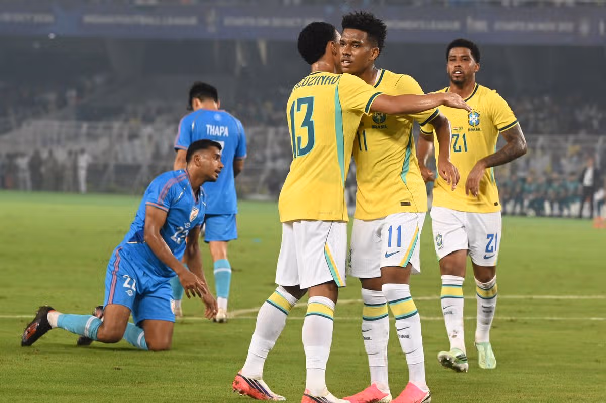 Estevao Willian celebrates
