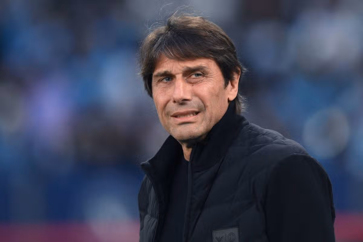Antonio Conte looks on
