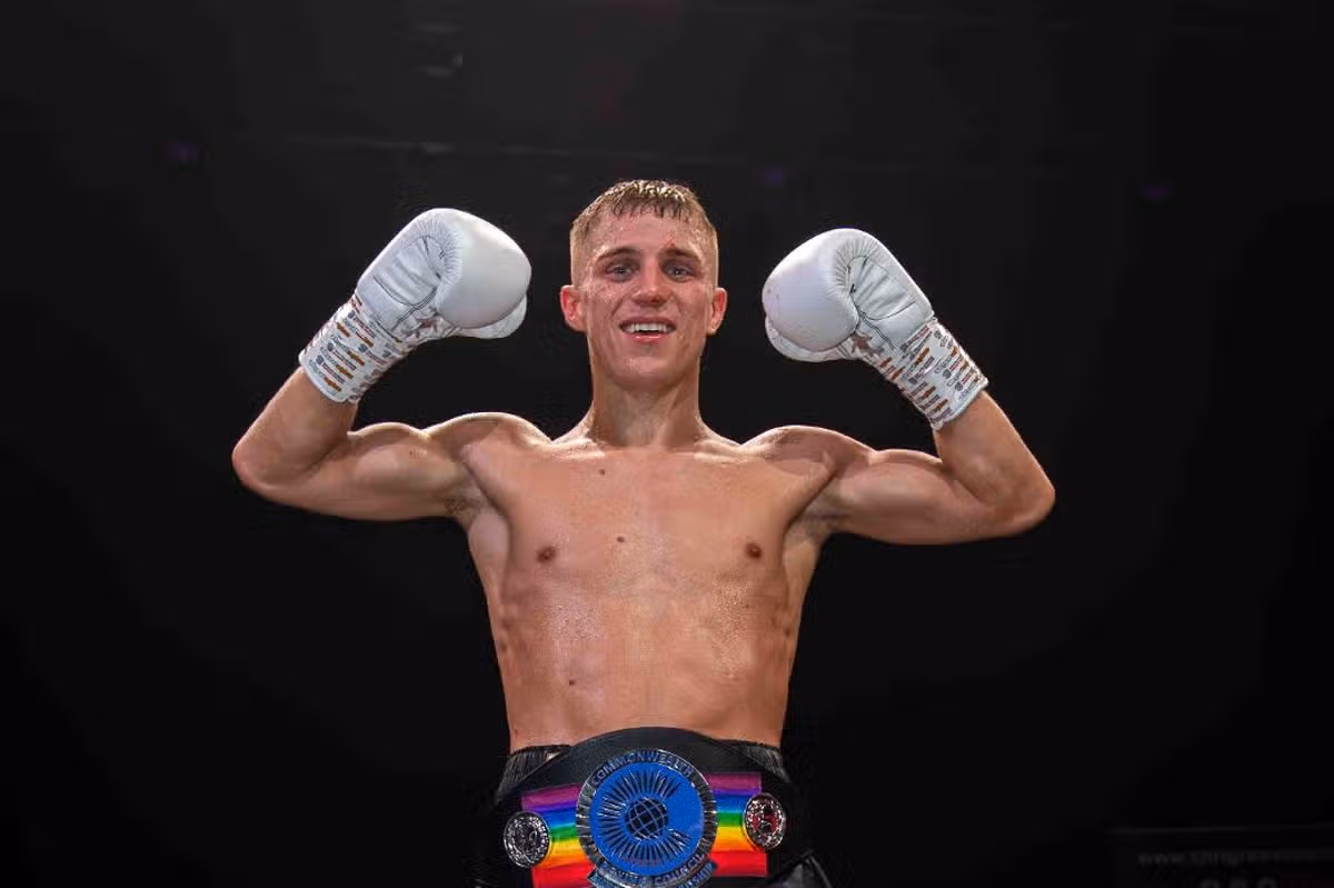 Levi Giles accepted the fight with only ten days' notice.