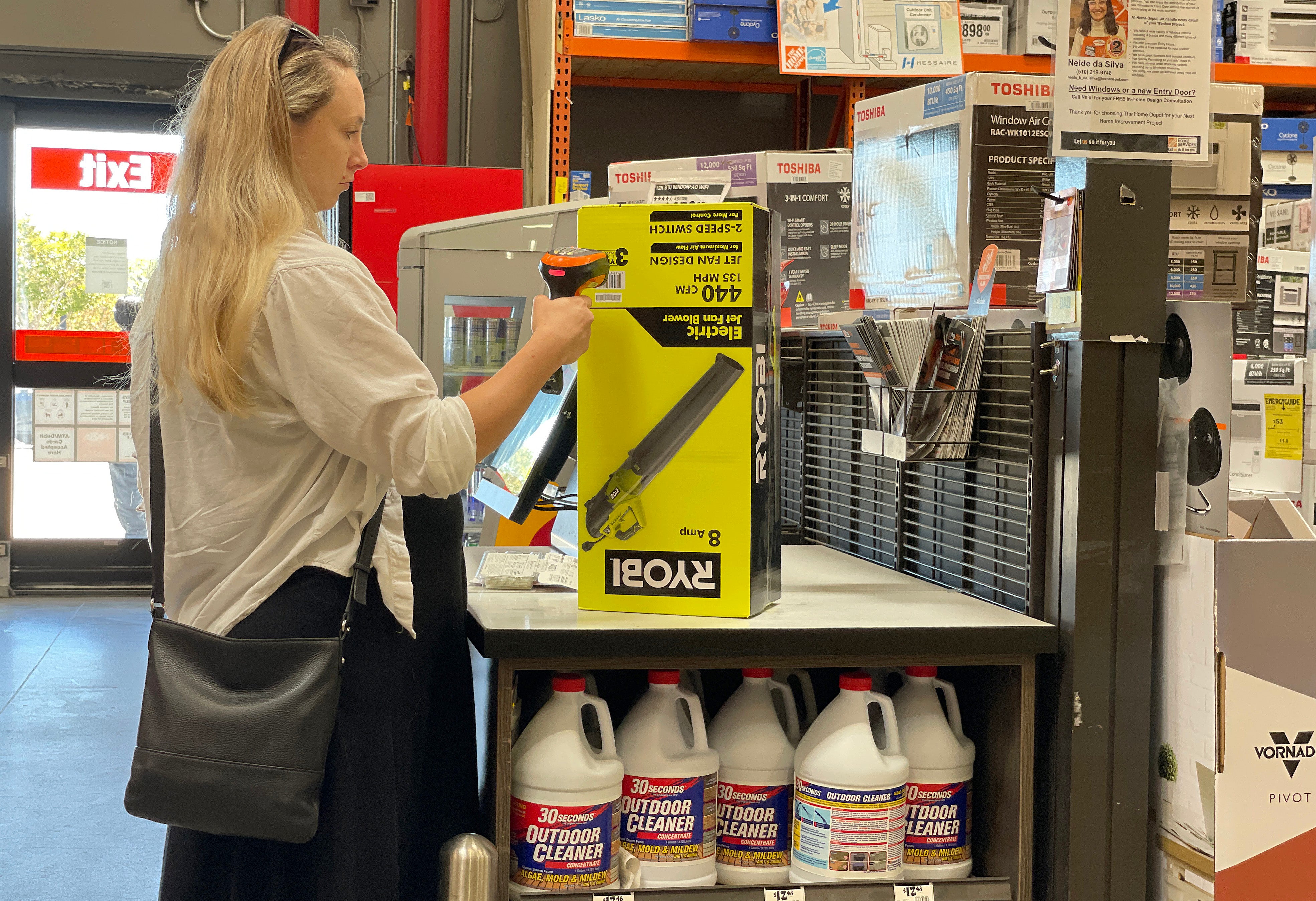 Self-checkout use among small and midsize retailers fell from 43 percent to 36 percent this year, according to a new Toast survey