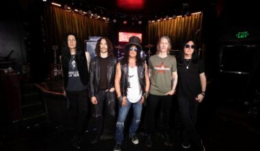 Rock legend announces huge Welsh show on new world tour