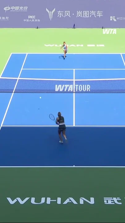 Leylah Fernandez is in a tight opening set with Alexandrova in Wuhan!#dongfengvoyahwuhanopen - YouTube