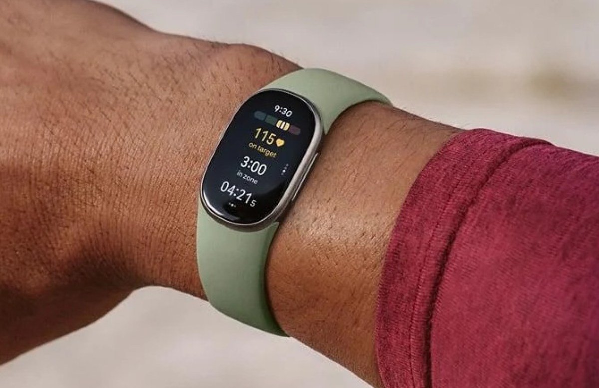 Google's new Fitbit Edge fitness tracker offers a screen and up to 7 days of usage
