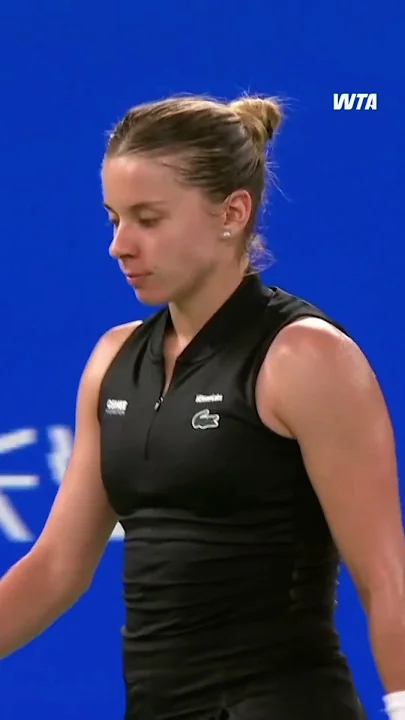 Maja Chwalinska on the run 🏃‍♀️🔥 #dongfengvoyahwuhanopen #WTA #tennis - YouTube