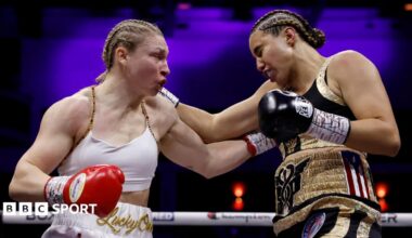 Lauren Price (left) and Stephanie Pineiro Aquino exchange blows