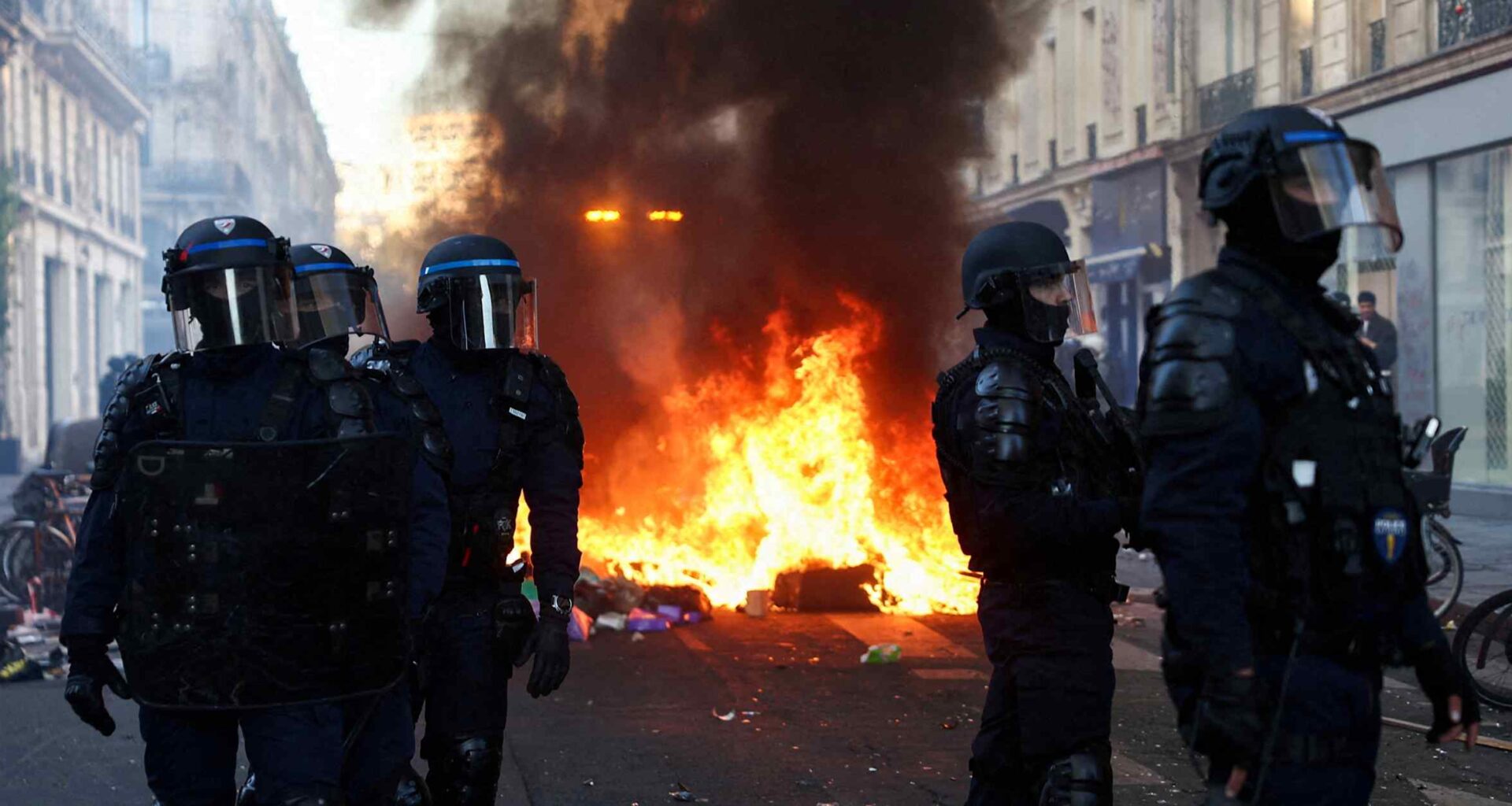 French unrest, AI debt risks push investors toward ultralong JGBs