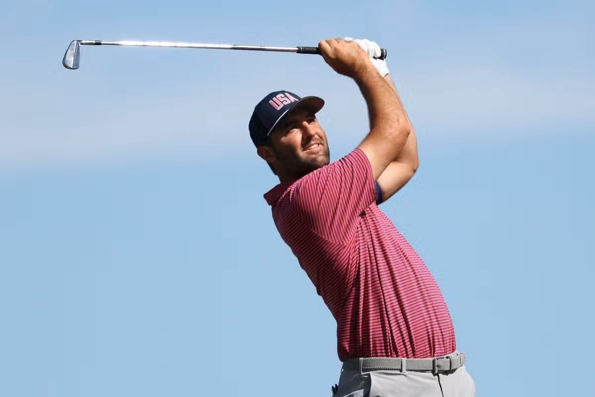 Scottie Scheffler of the U.S. Team plays his shot from the seventh tee during Sunday's Singles on day four of the Presidents Cup 2026 at Medinah Country Club on September 27, 2026 in Medinah, Illinois