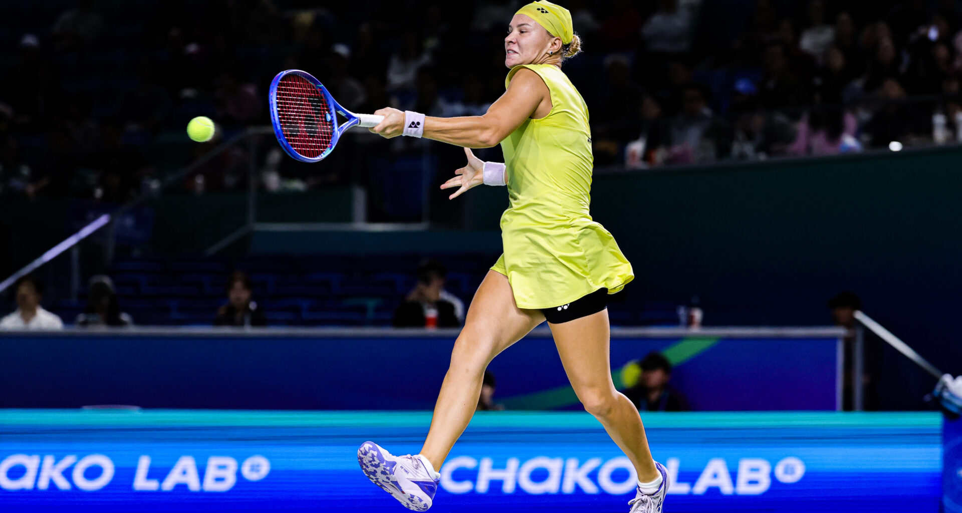 Shnaider wins three-set classic over Jovic to make Ningbo semis