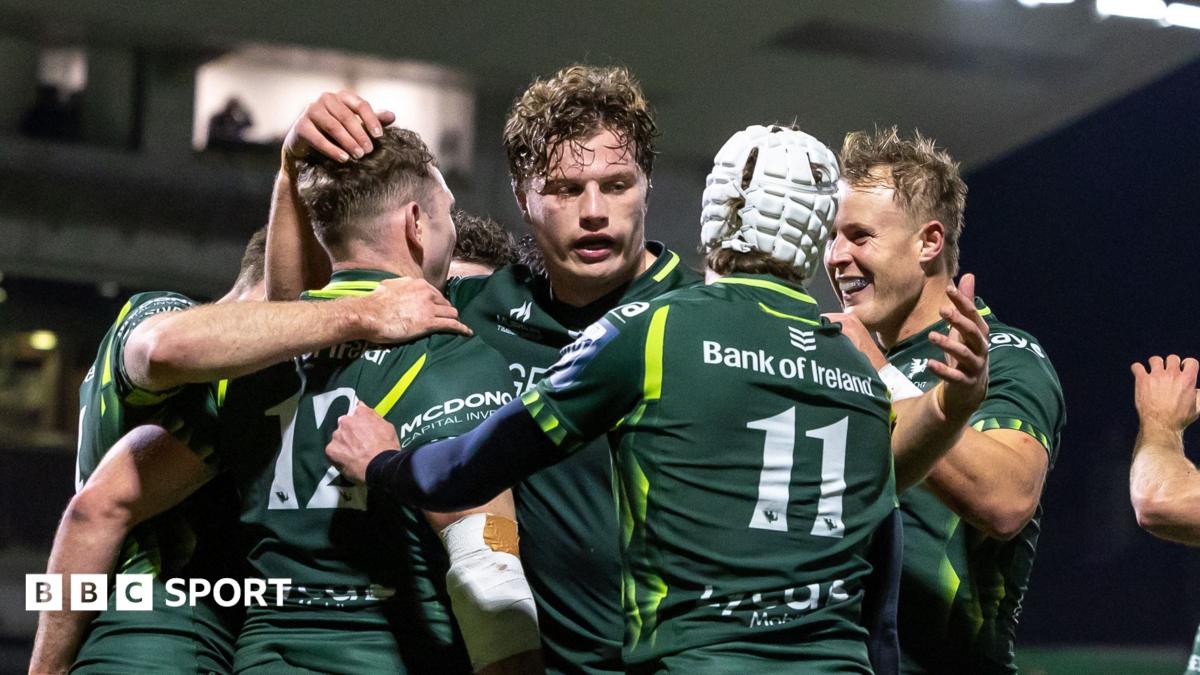 Connacht celebrating a try