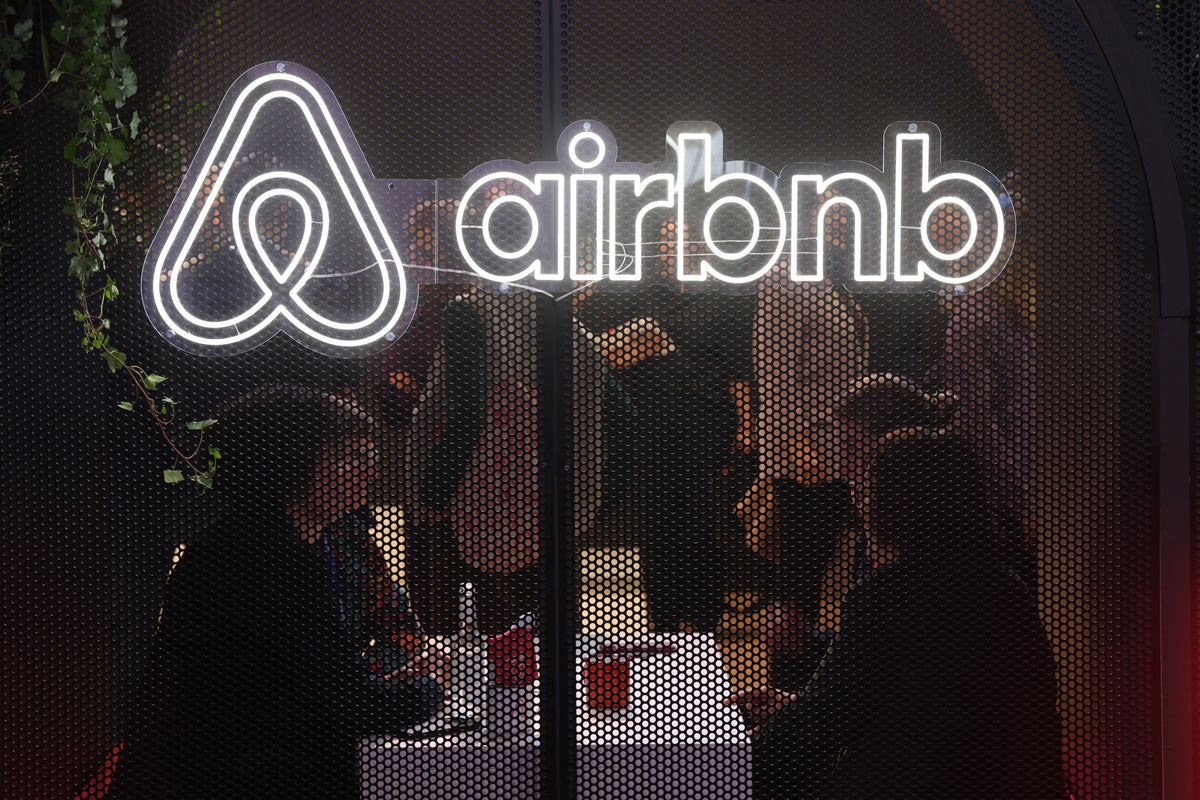 Airbnb’s new cleaning rules spark internet fights with hosts whining they can’t make guests wash dishes and do laundry