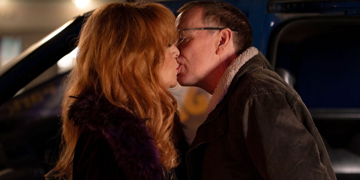 EastEnders reveals new Ian and Elaine passion in Bonfire Night twist