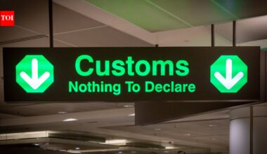 Man buys iPhone 18 Pro in Dubai, gets stopped by customs officials at Kochi airport and asked to pay a duty, stages potest says, "would not give even one rupee unjustly” |