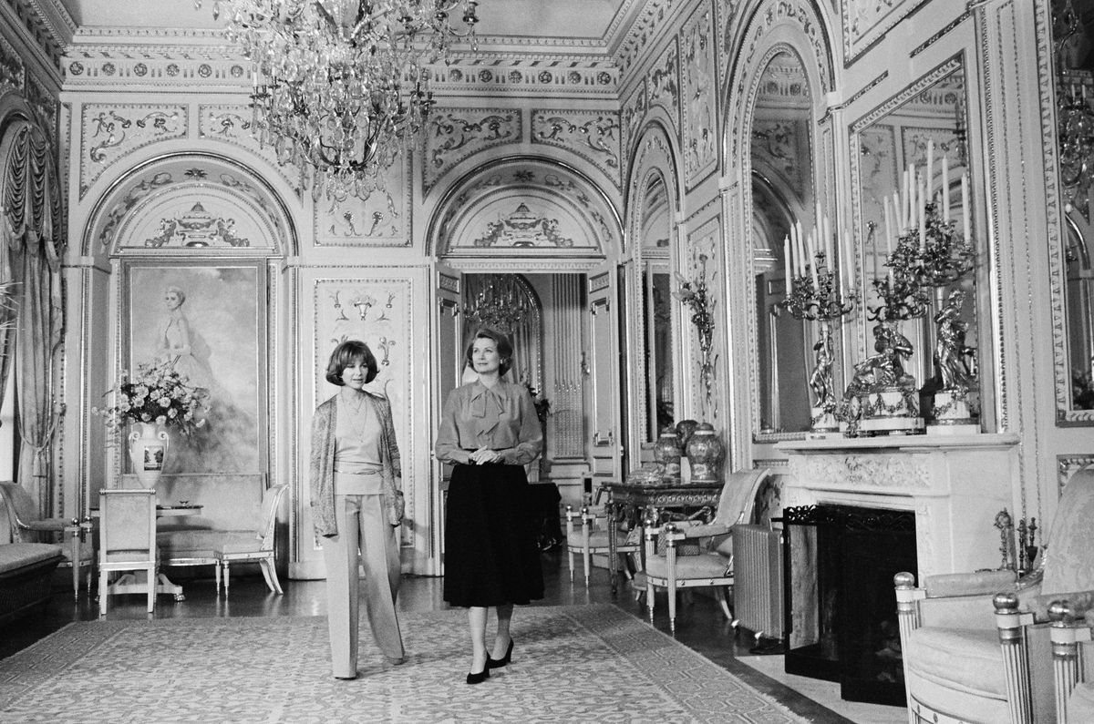 Princess Grace with host Lee Grant in the palace’s Mirror Gallery, where her portrait remains visible during Caroline and Charlotte’s latest appearance.