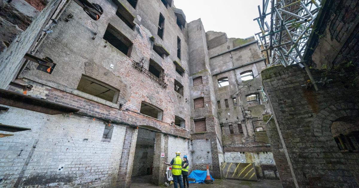 Glasgow School of Art urged to give up ownership of 'The Mack'