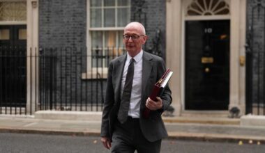 DWP State Pension age row deepens as 80k demand retirement at 65