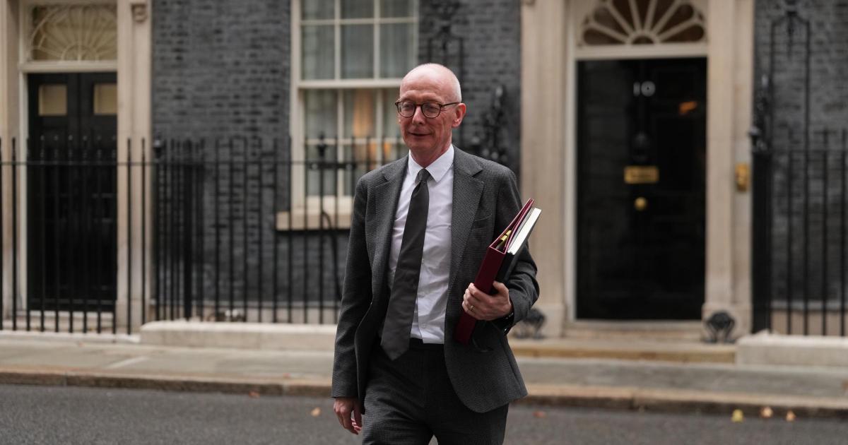 DWP State Pension age row deepens as 80k demand retirement at 65