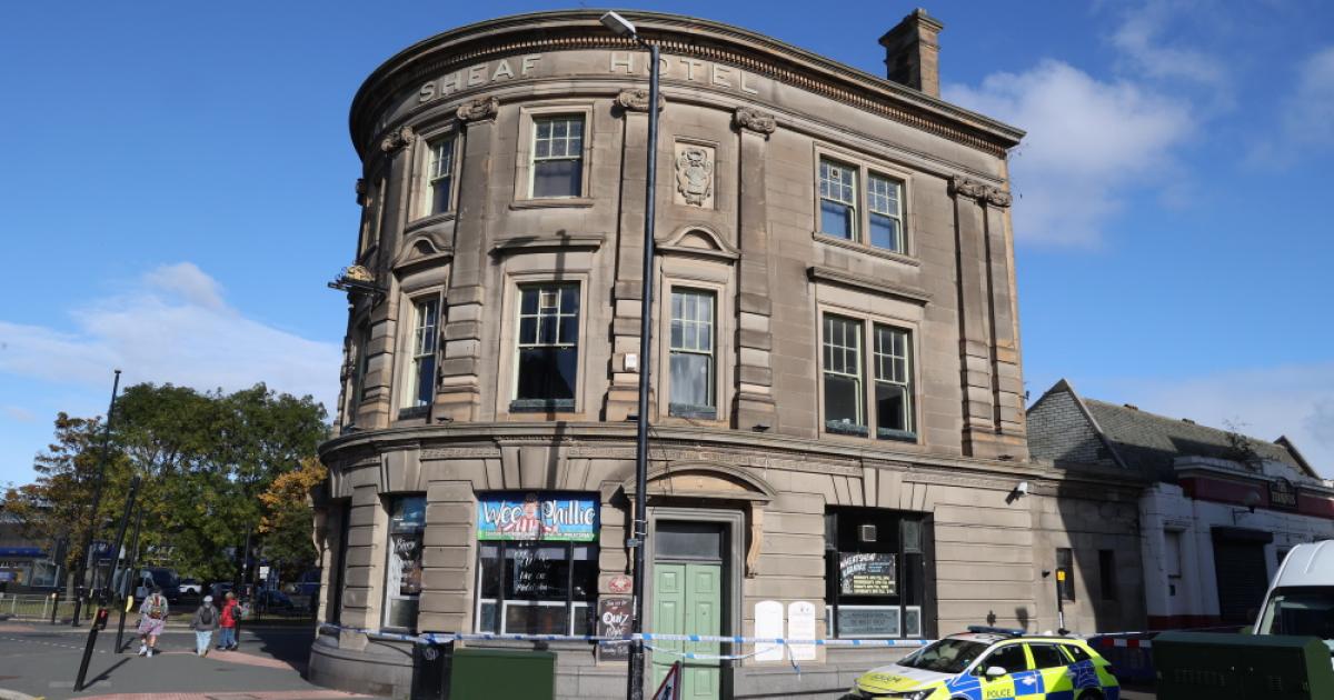 LIVE - Cordon put up outside two North East pubs as police stand guard at scene - The Northern Echo