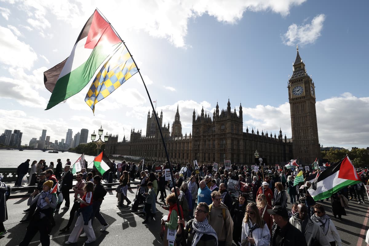 London protests LIVE: Police out in force as major pro-Palestine march to Whitehall underway