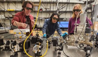 Levitated nanoparticle detects single-atom collisions – Physics World