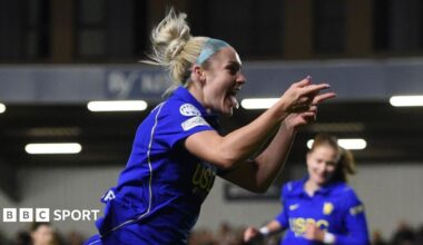 Chelsea 2-0 Roma: Blues remain unbeaten in Women's Champions League