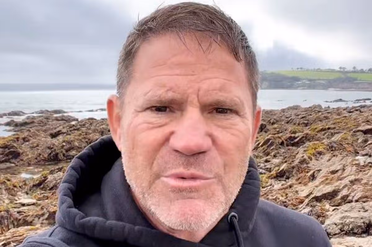 Steve Backshall looking for sea slugs in Falmouth, Cornwall