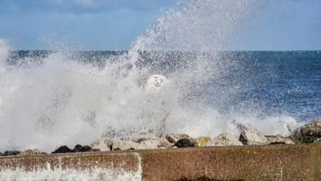 Waves in Ballygally